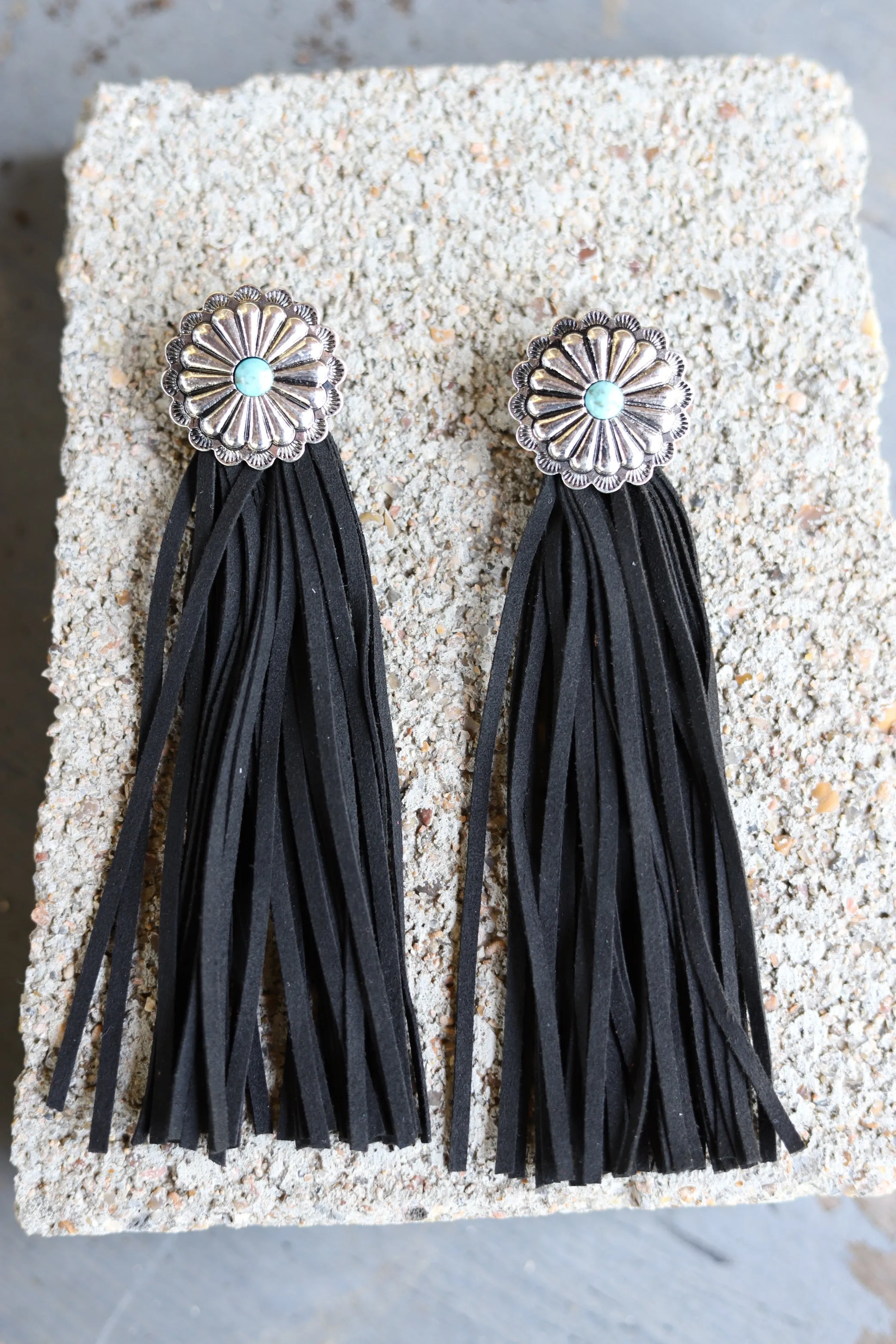 1611 T22 CONCHO W/ LEATHER TASSEL EARRING