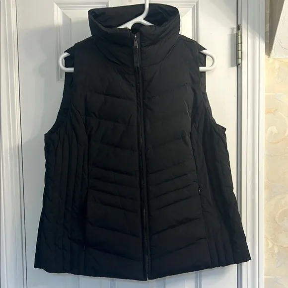 Black Talbots Puffer Vest with Faux Fur Collar. EUC