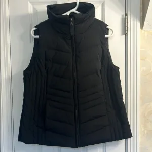 Black Talbots Puffer Vest with Faux Fur Collar. EUC