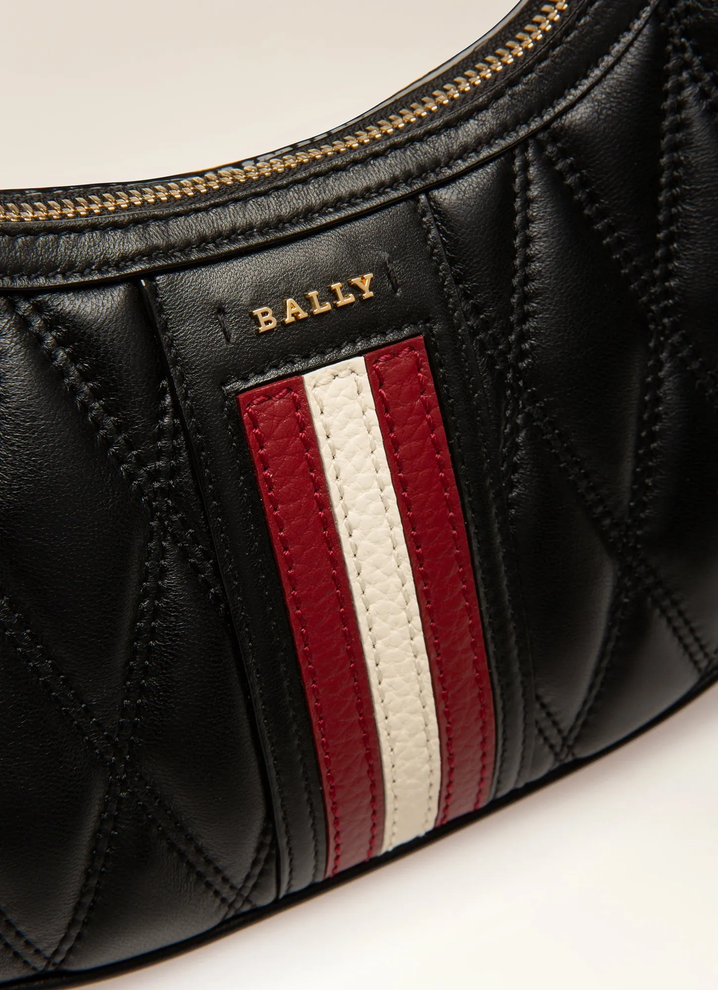 Deyr - Cross Body Bag