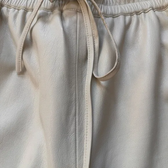 Good American “Better than Leather” Faux Beige Shorts with Flaws