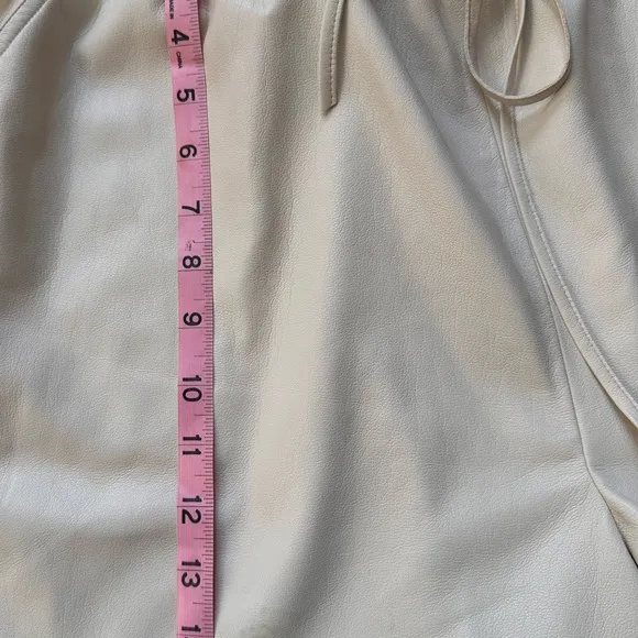 Good American “Better than Leather” Faux Beige Shorts with Flaws