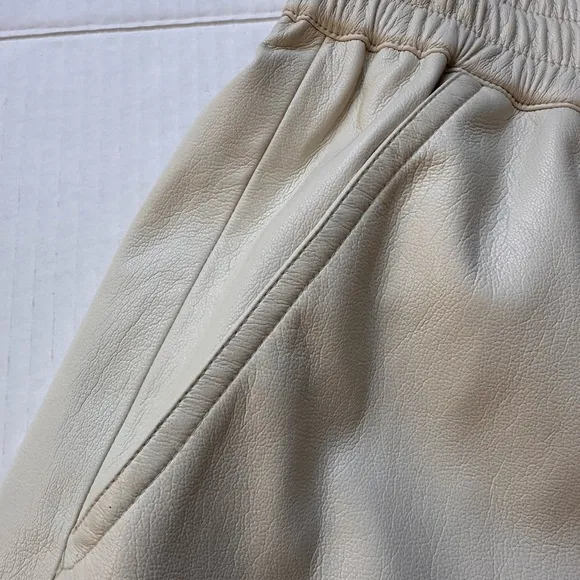 Good American “Better than Leather” Faux Beige Shorts with Flaws
