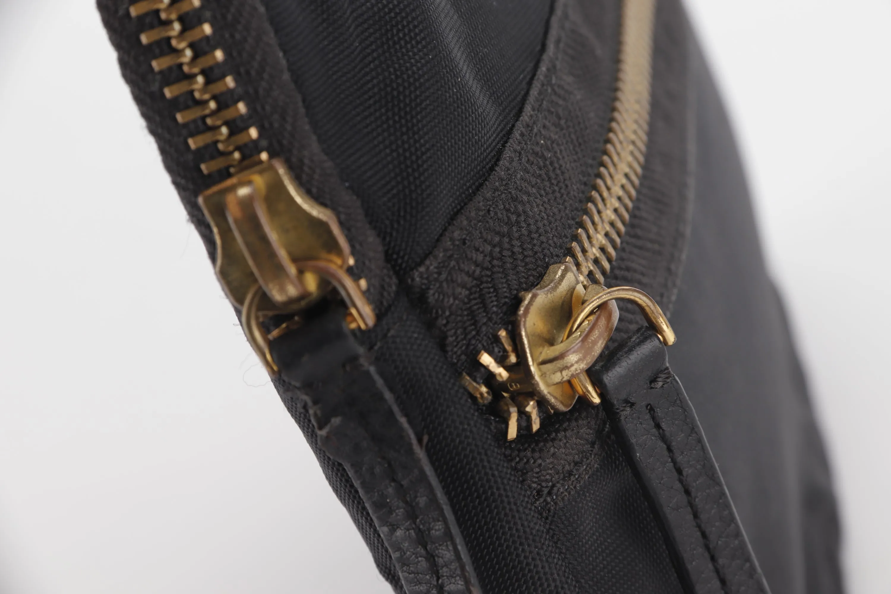 MARC JACOBS BLACK NYLON ZIPPY POUCH, NO DUST COVER