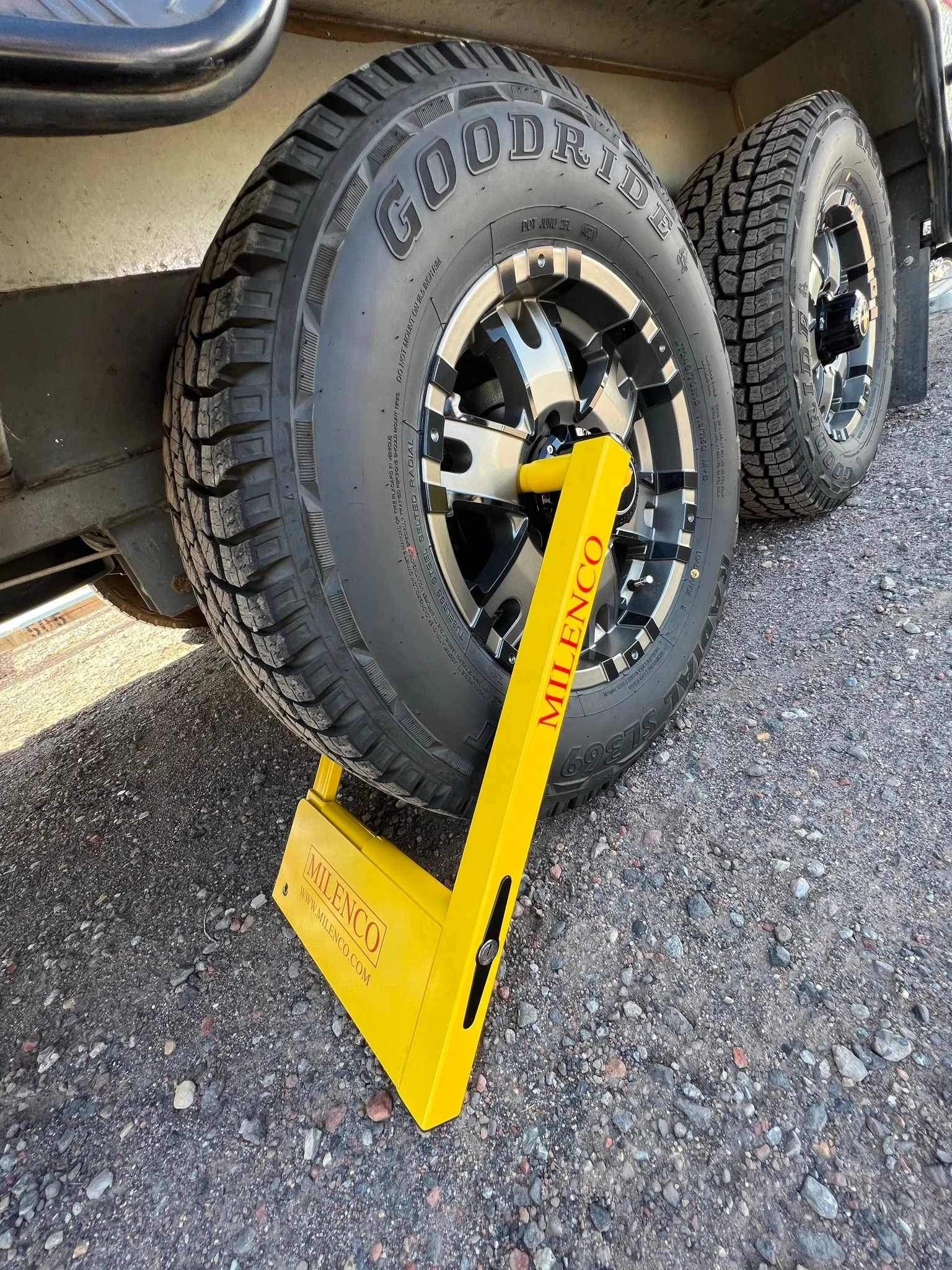 Milenco Australian Wheel Clamp - Up to 295 Width Tyres - MIL6590