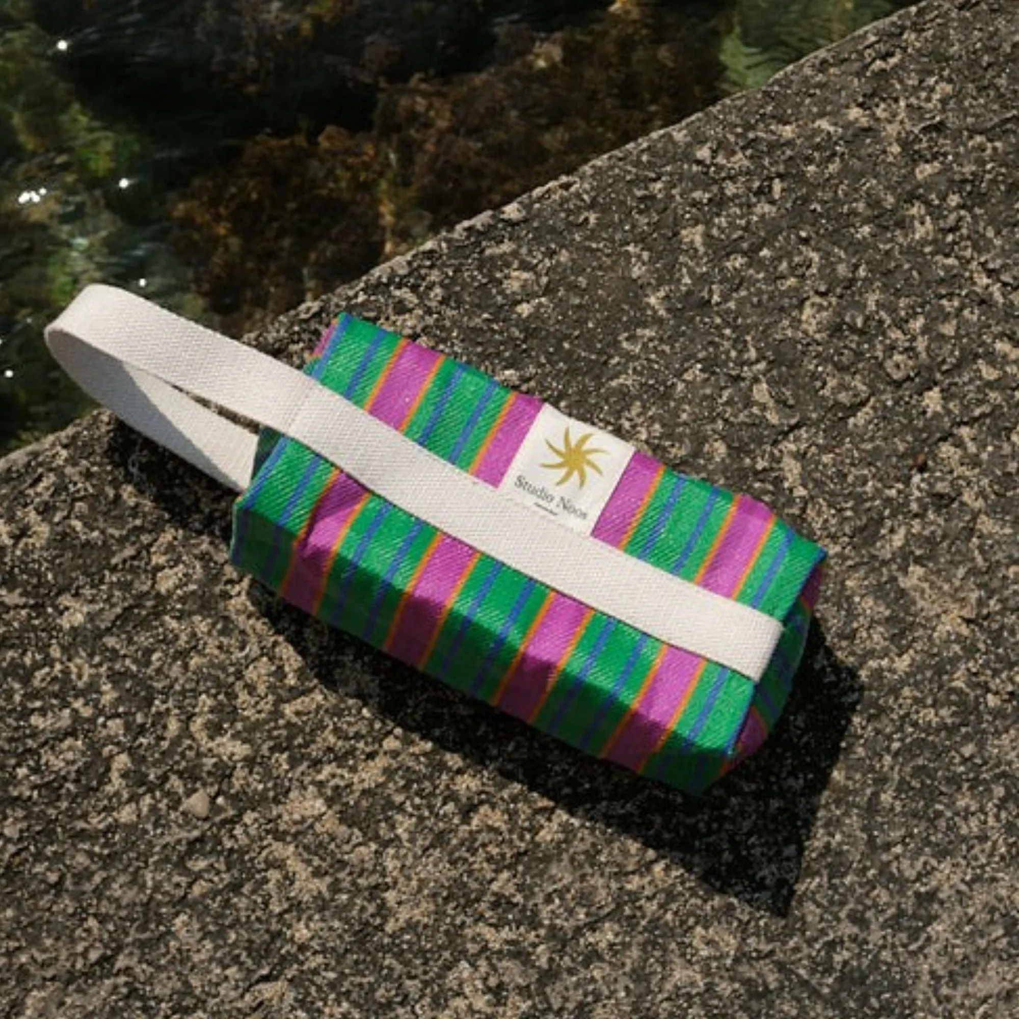Pouch - Beach aus 100% recyceltem Nylon