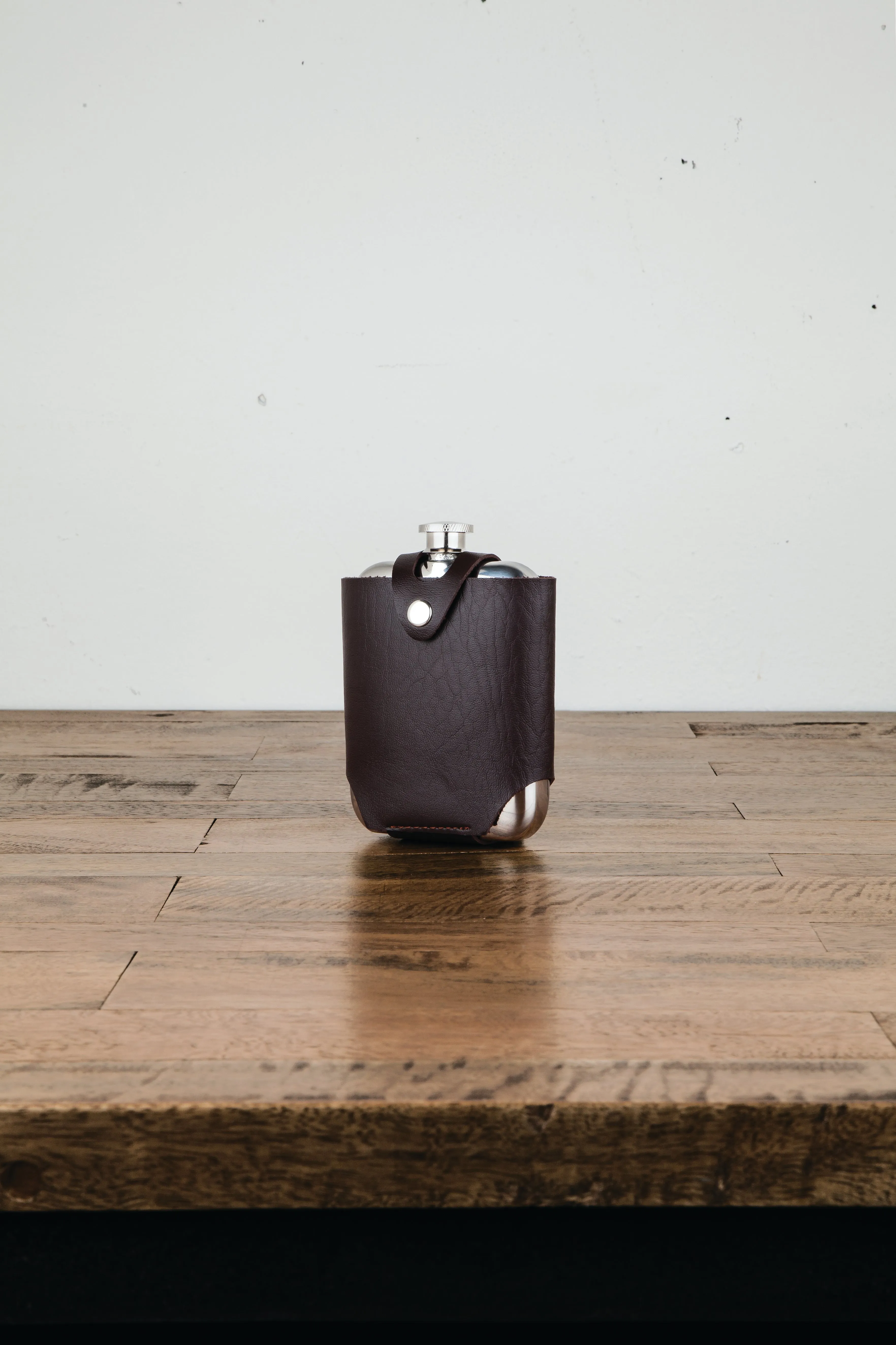 STAINLESS STEEL FLASK AND TRAVELING CASE