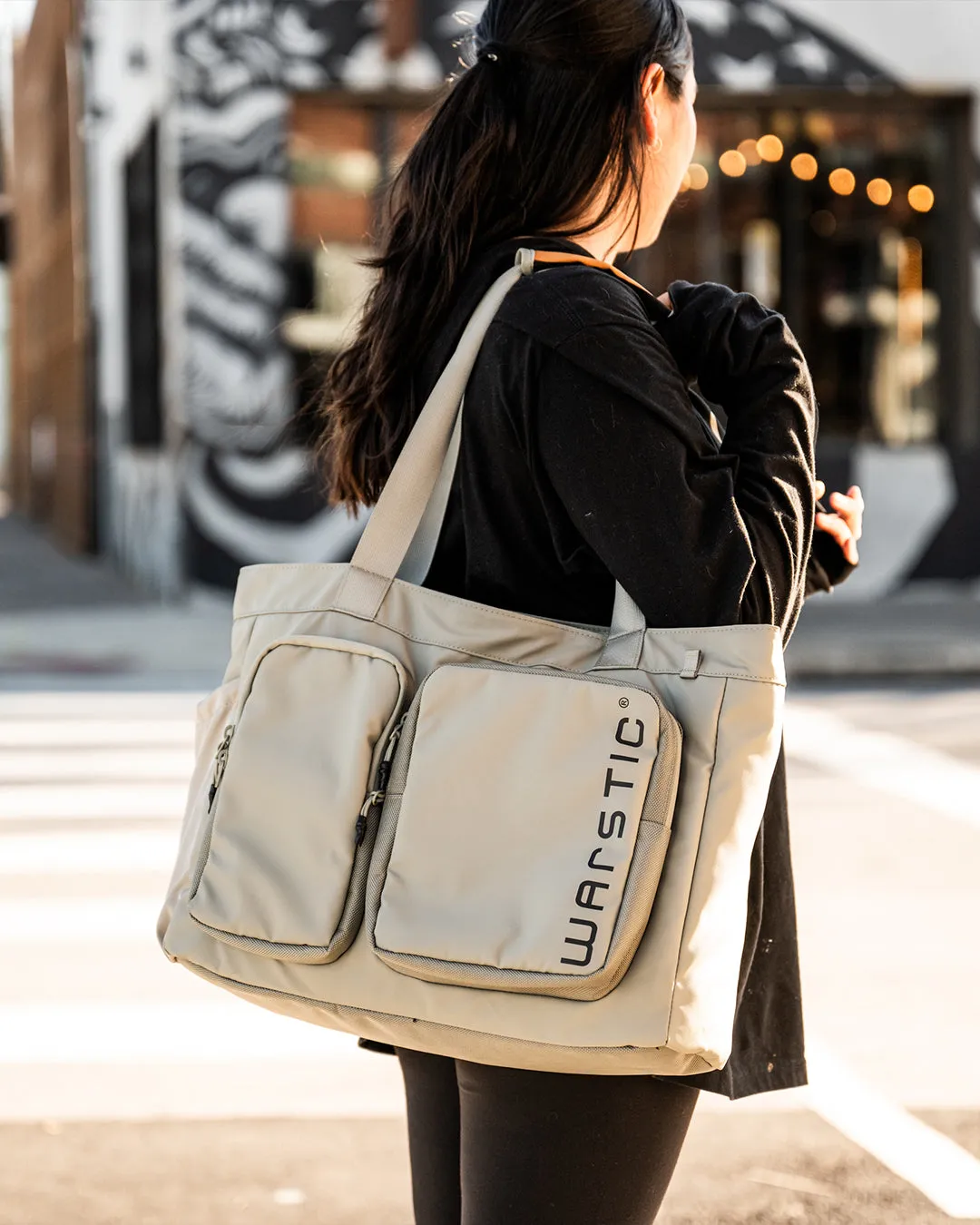 THE WAR TOTE (GUNNER GRAY)
