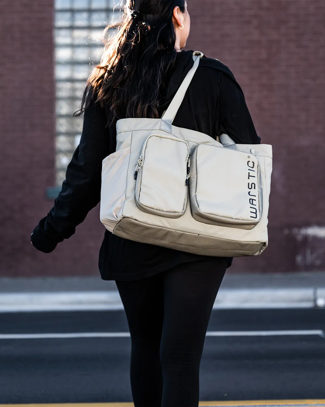 THE WAR TOTE (GUNNER GRAY)