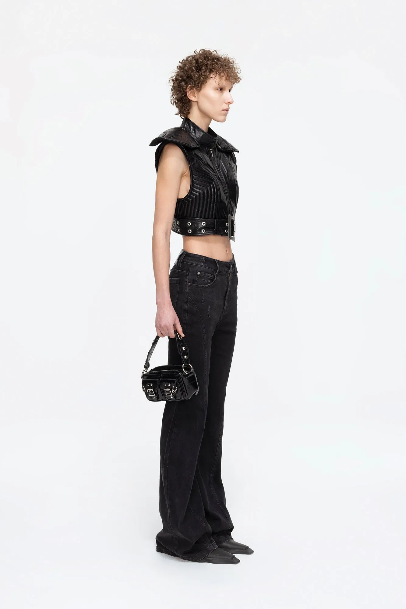 Three dimensional shoulder armor sleeveless short jacket