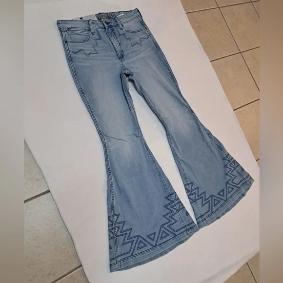 Wrangler Retro Women's High Rise Embellished Trumpet Flare - Size 30&quot; Waist