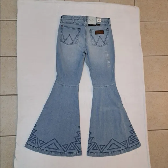 Wrangler Retro Women's High Rise Embellished Trumpet Flare - Size 30&quot; Waist